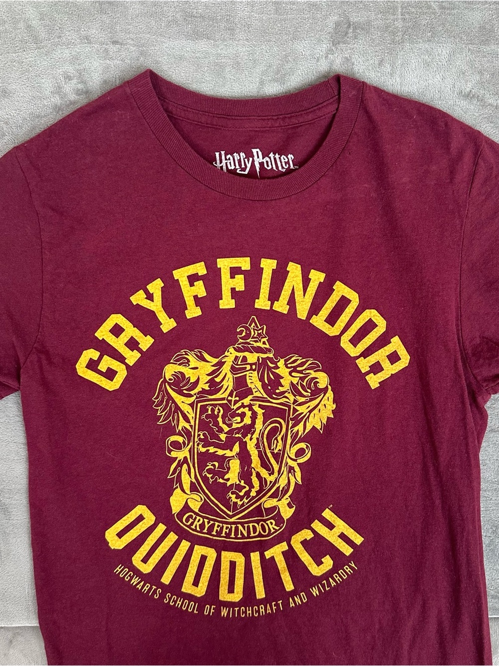 Harry Potter Gryffindor Quidditch Warner Bros Burgundy Yellow T-Shirt S